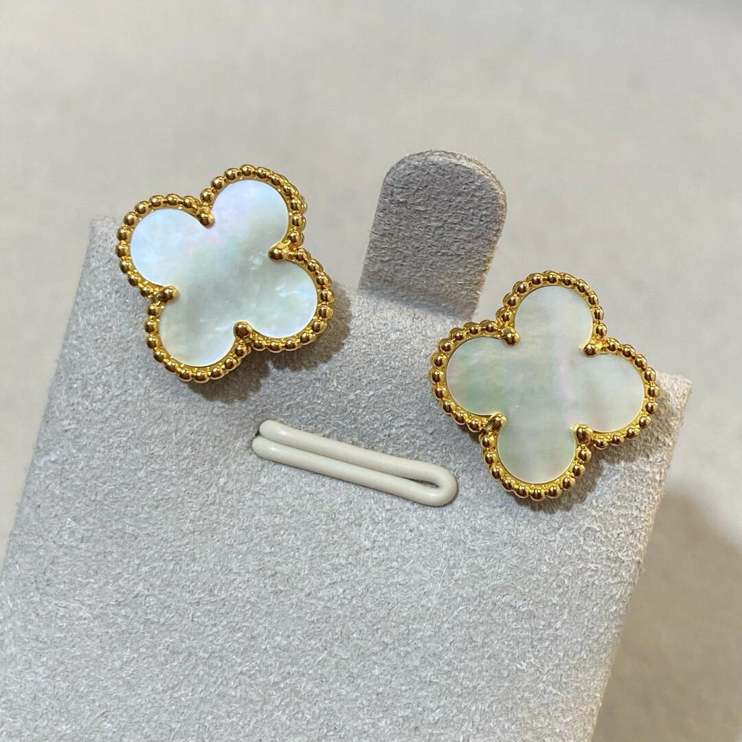 [⭐Miroze ] CLOVER LARGE (20mm) 1 MOTIFS WHITE MOP STUD EARRINGS