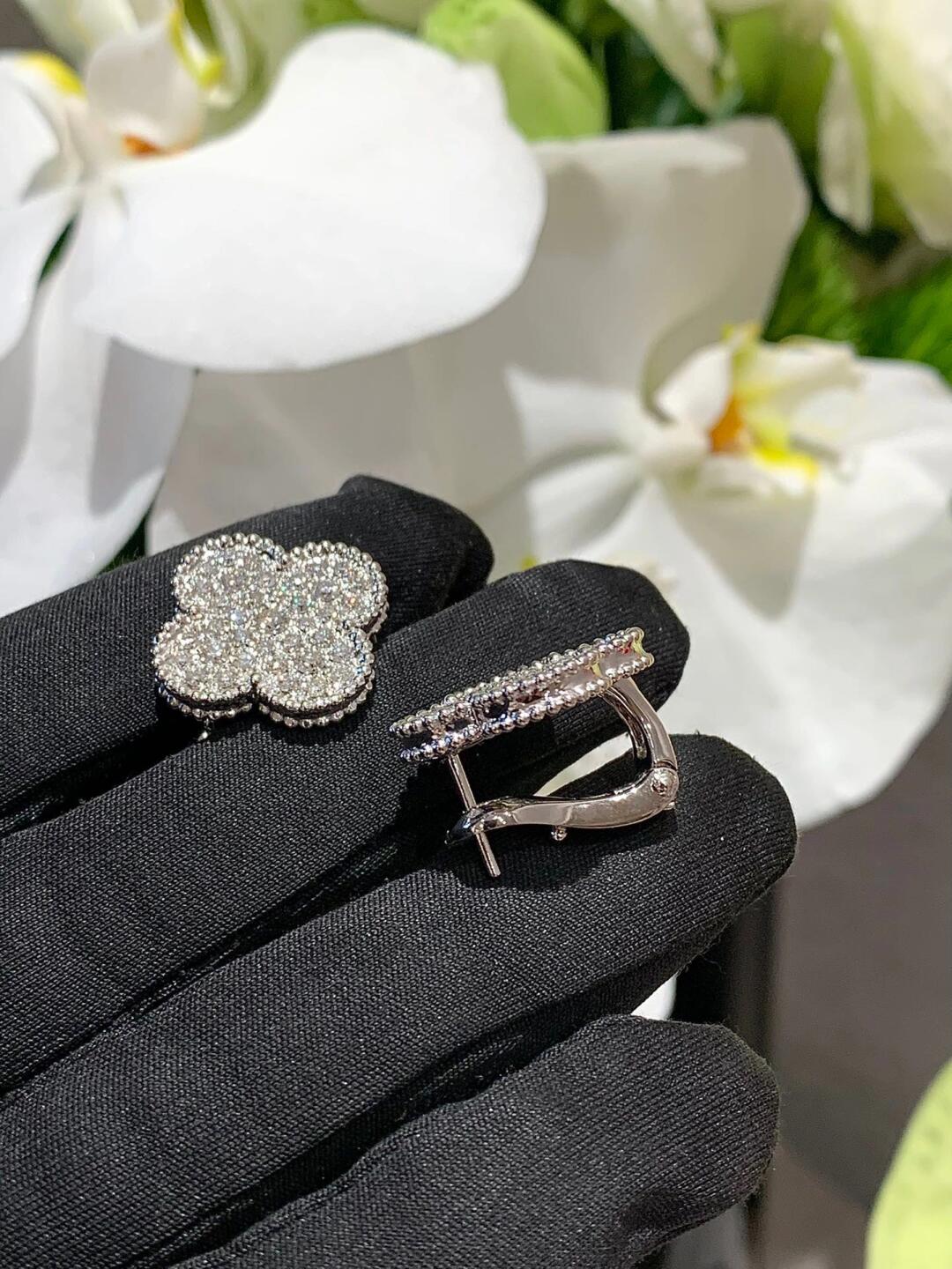 [⭐Miroze]CLOVER 20MM MOTIFS DIAMOND STUD EARRINGS SILVER