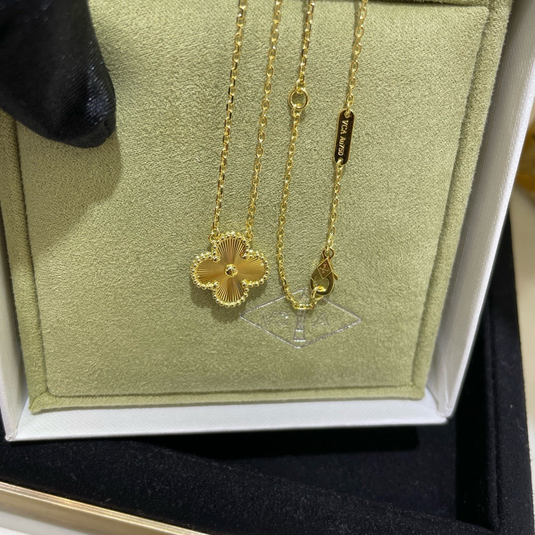 [⭐Miroze]CLOVER 15MM LASER NECKLACE