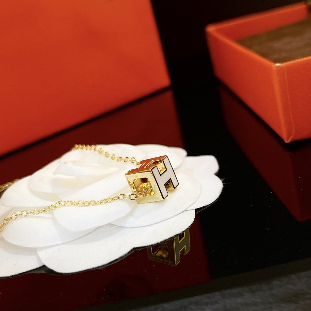 ⭐Miroze H WHITE SQUARE GOLD NECKLACE