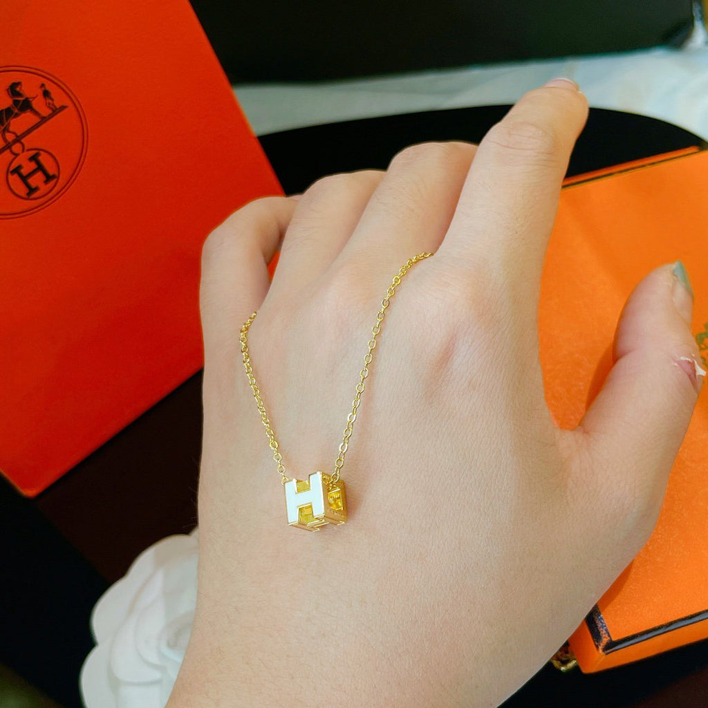 ⭐Miroze H WHITE SQUARE GOLD NECKLACE