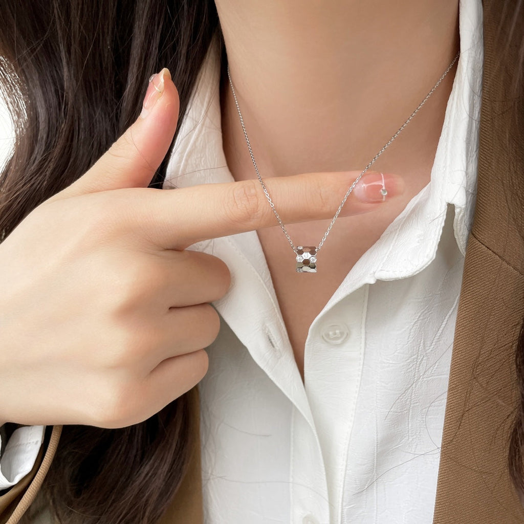 ⭐Miroze BEE MINI PEDANT DIAMOND NECKLACE