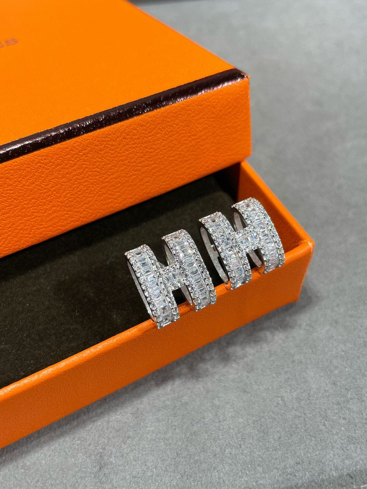 ⭐Miroze H STUD EARRINGS WITH SILVER DIAMONDS