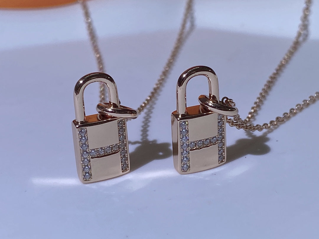 ⭐Miroze HM ADVANCED NICHE LOCK HEAD NECKLACE DIAMONDS