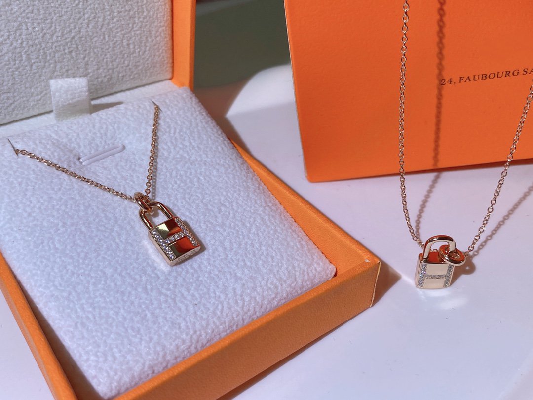 ⭐Miroze HM ADVANCED NICHE LOCK HEAD NECKLACE DIAMONDS
