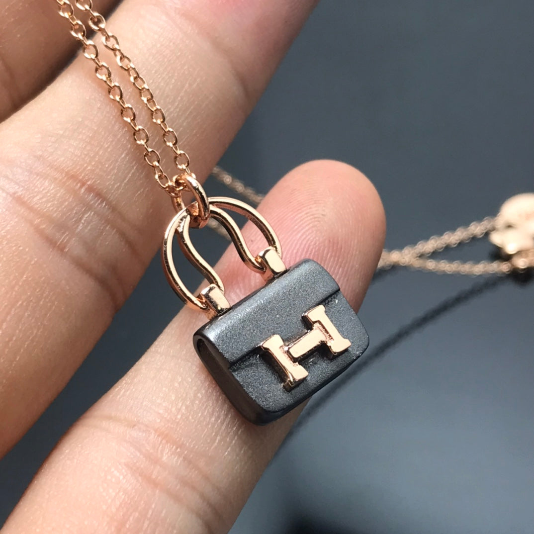 [⭐Miroze]WOMEN'S HM AMULETTES CONSTANCE PENDANT NECKLACE