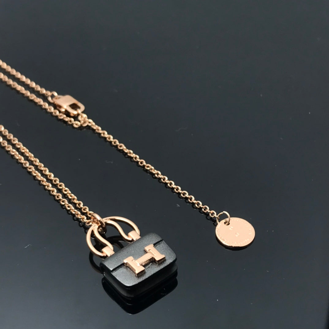 ⭐Miroze WOMEN'S HM AMULETTES CONSTANCE PENDANT NECKLACE
