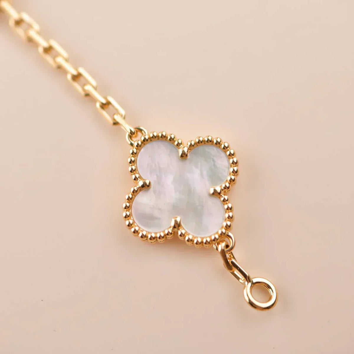 [⭐Miroze]CLOVER WHITE PEARL MOP 5 MOTIF BRACELET COLLECTION