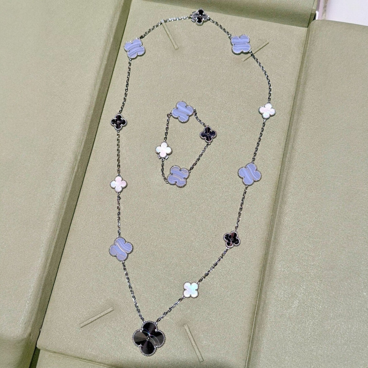 [⭐Miroze]DETACHABLE CLOVER 15(11+4) FLOWER SILVER NECKLACE SET