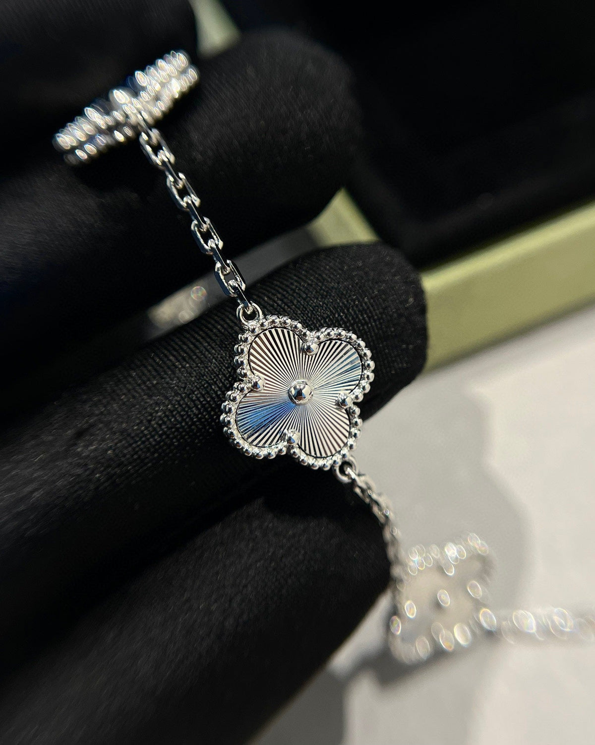 [⭐Miroze ]New  CLOVER 5 MOTIF LASER BRACELET COLLECTION
